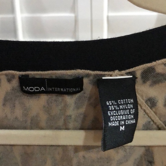 Moda International Leopard Top - Picture 2 of 3